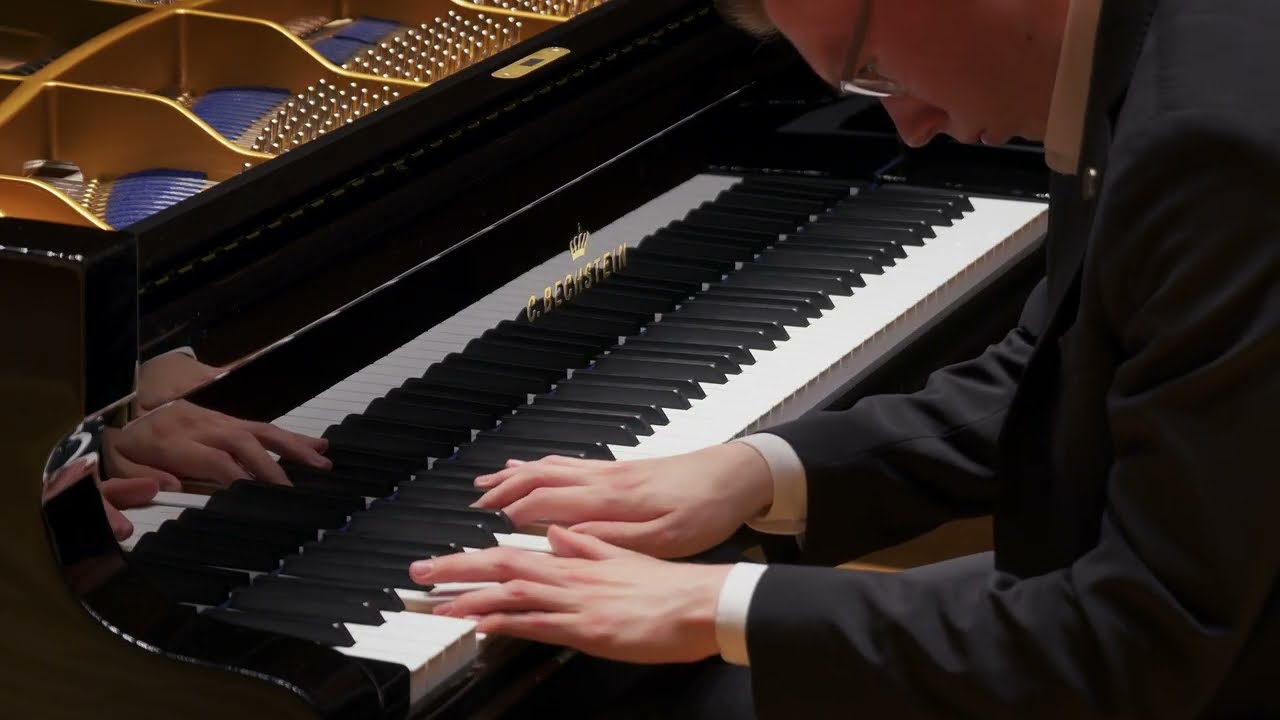 Sergej Rachmaninow: Moments musicaux op. 16 No. 1 - Roman Fediurko