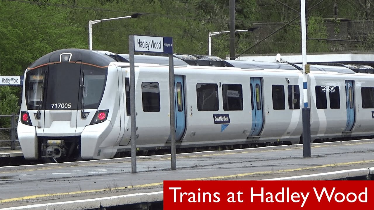 LNER, Thameslink and Great Northern trains at Hadley wood