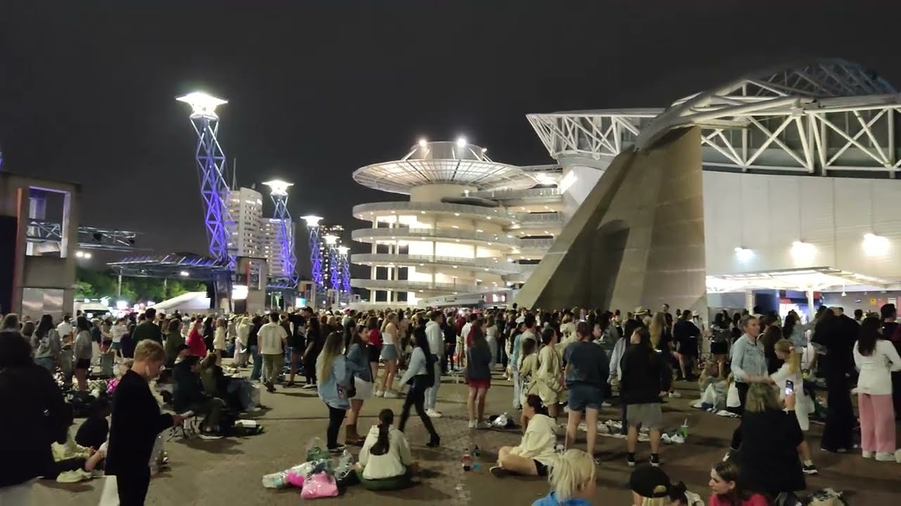 Live Taylor Swift Taylor-gating Blank Space Sydney 24th Feb 2024