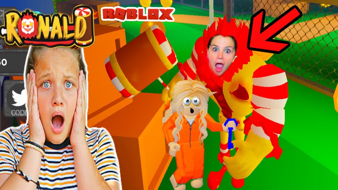SCARY ROBLOX GAME RONALD! MY MoM is an EVIL CLOWN! 🤡