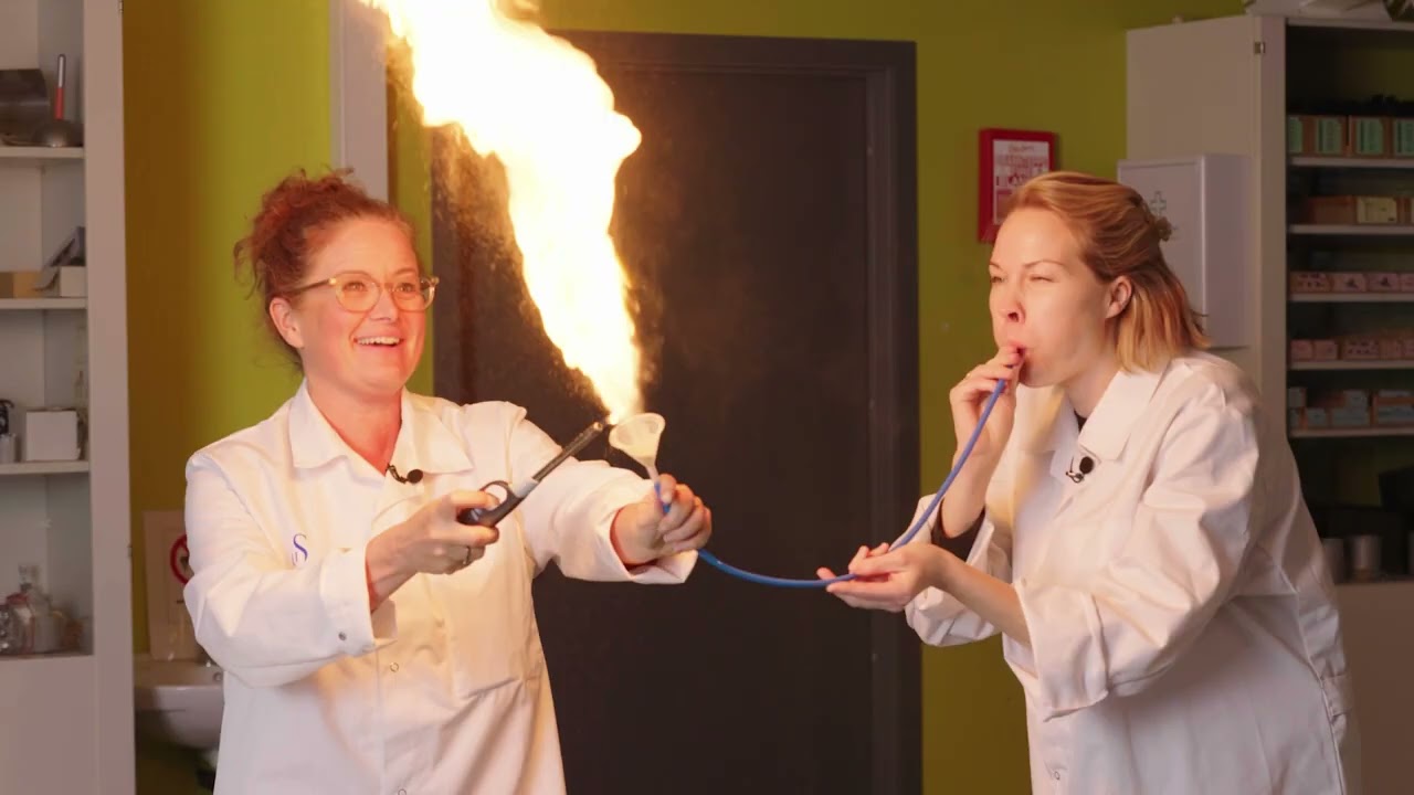 Skolelabens Joulekalender - Luke 16 - Flammeshow!