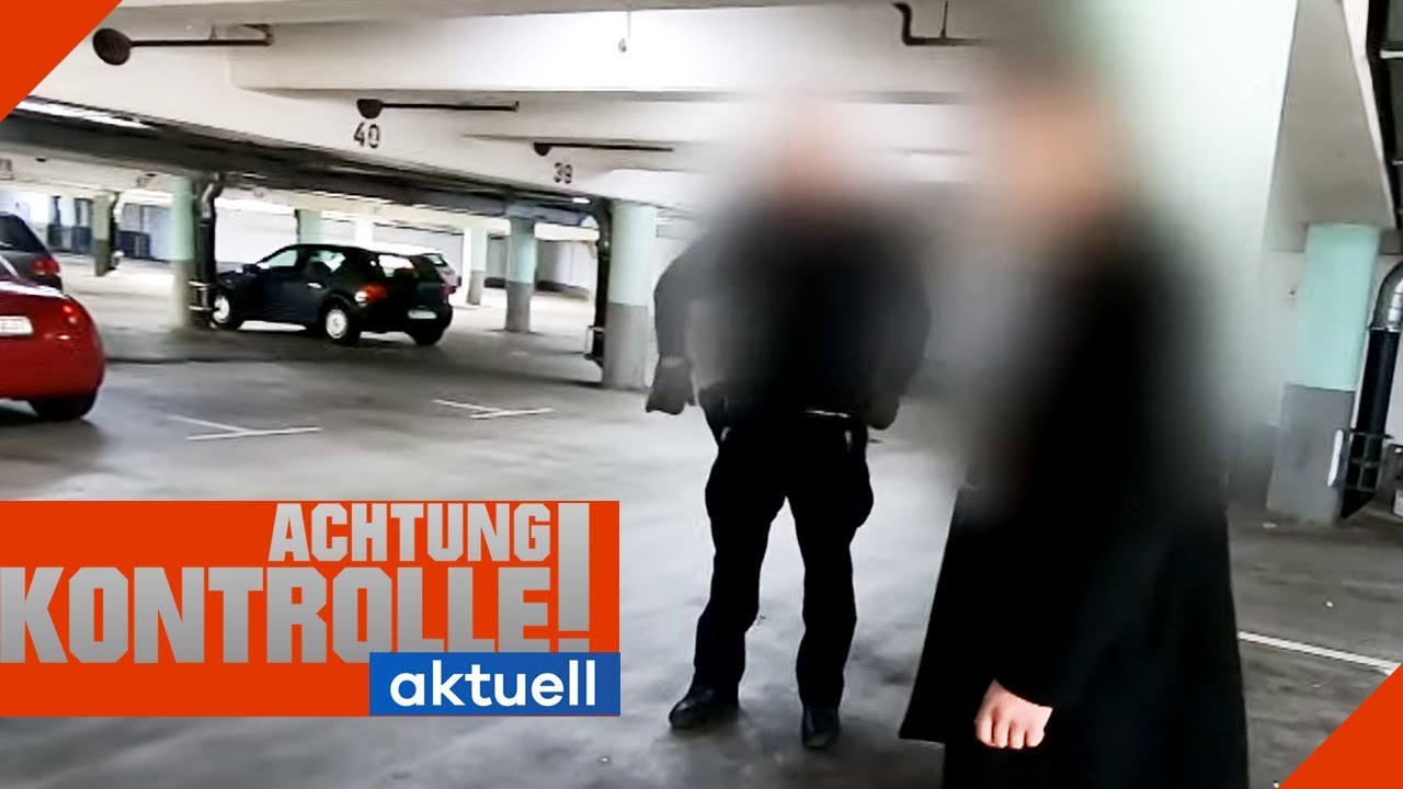 Mann greift Kamerateam an & schlägt zu: Polizei greift ein! | Achtung Kontrolle Aktuell | Kabel Eins