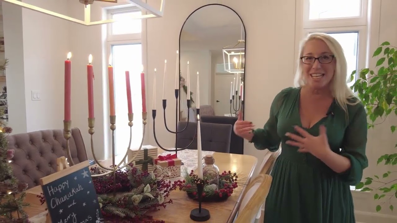 Welcome Home With Jacqui - Holiday Decorating With Wreaths