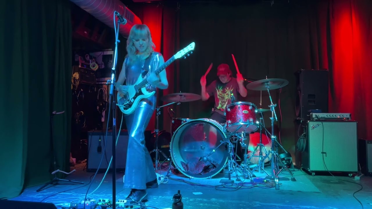 Earth Tongue - Bodies Dissolve Tonight Live 2024