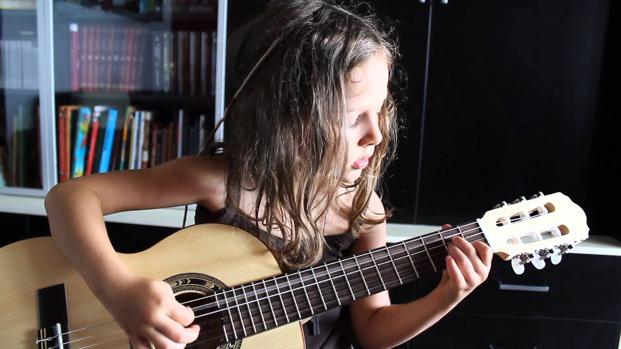 5 years old Inya Cutova plays Joan Baez cover of 