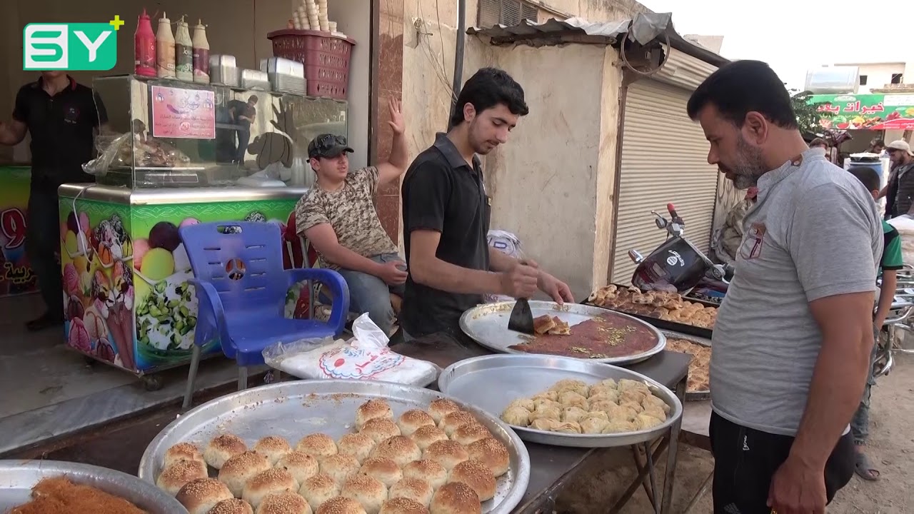 عرق السوس والحلويات.. من أجواء رمضان في منطقة 