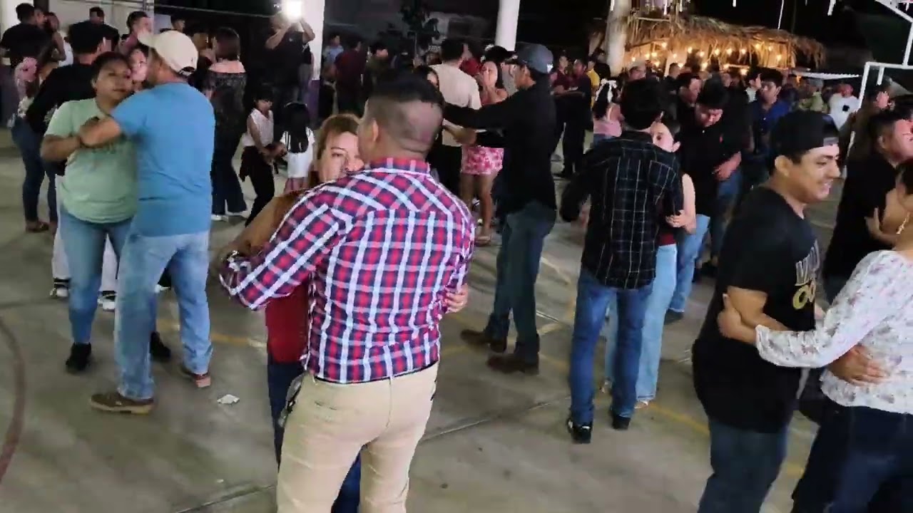 Sabor a durazno Kary Jr, en el cierre de carnaval de la Esmeralda Chicontepec, Veracruz 2026.