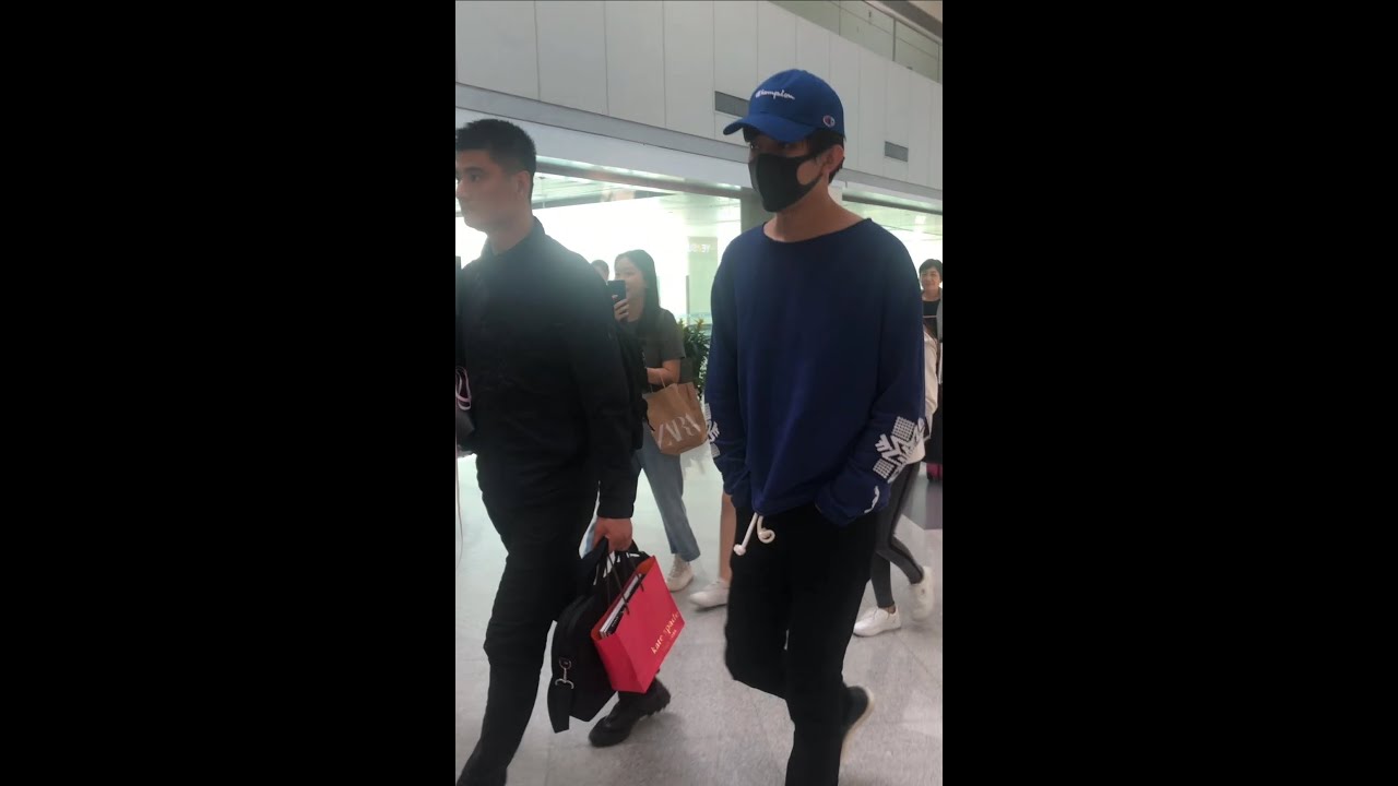 迪玛希Dimash,[20191020] From Beijing to Fuzhou  （at the airport）