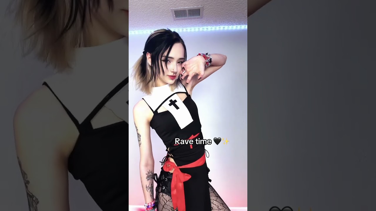 rave time 🖤 ✨
