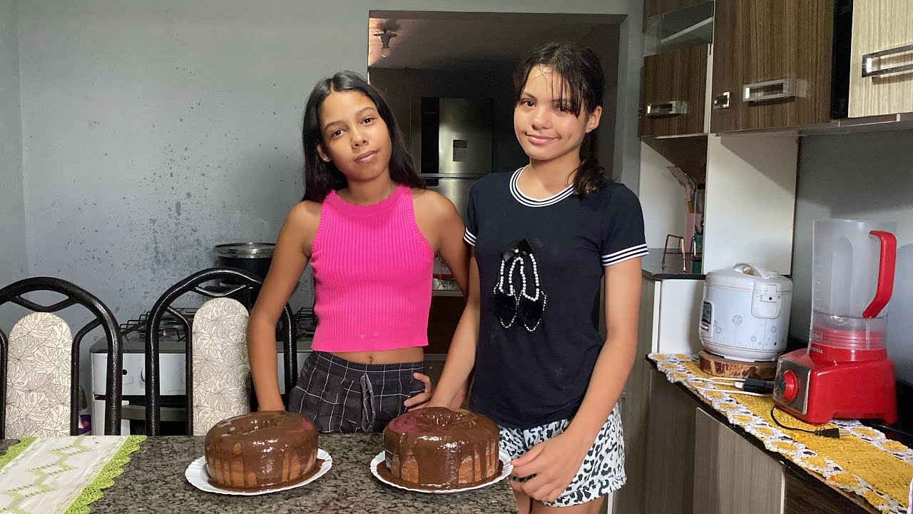 BEATRIZ E MICHELE PREPARANDO UMA RECEITA DE BOLO QUE É UMA DELÍCIA 🤤 😍