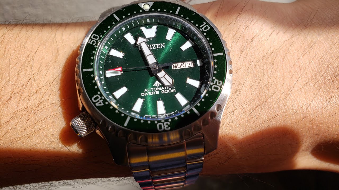 CLOSE-UP VIEW CITIZEN PROMASTER NY0151-59X FUGU automatic green #citizen #watch #diver #rrereview