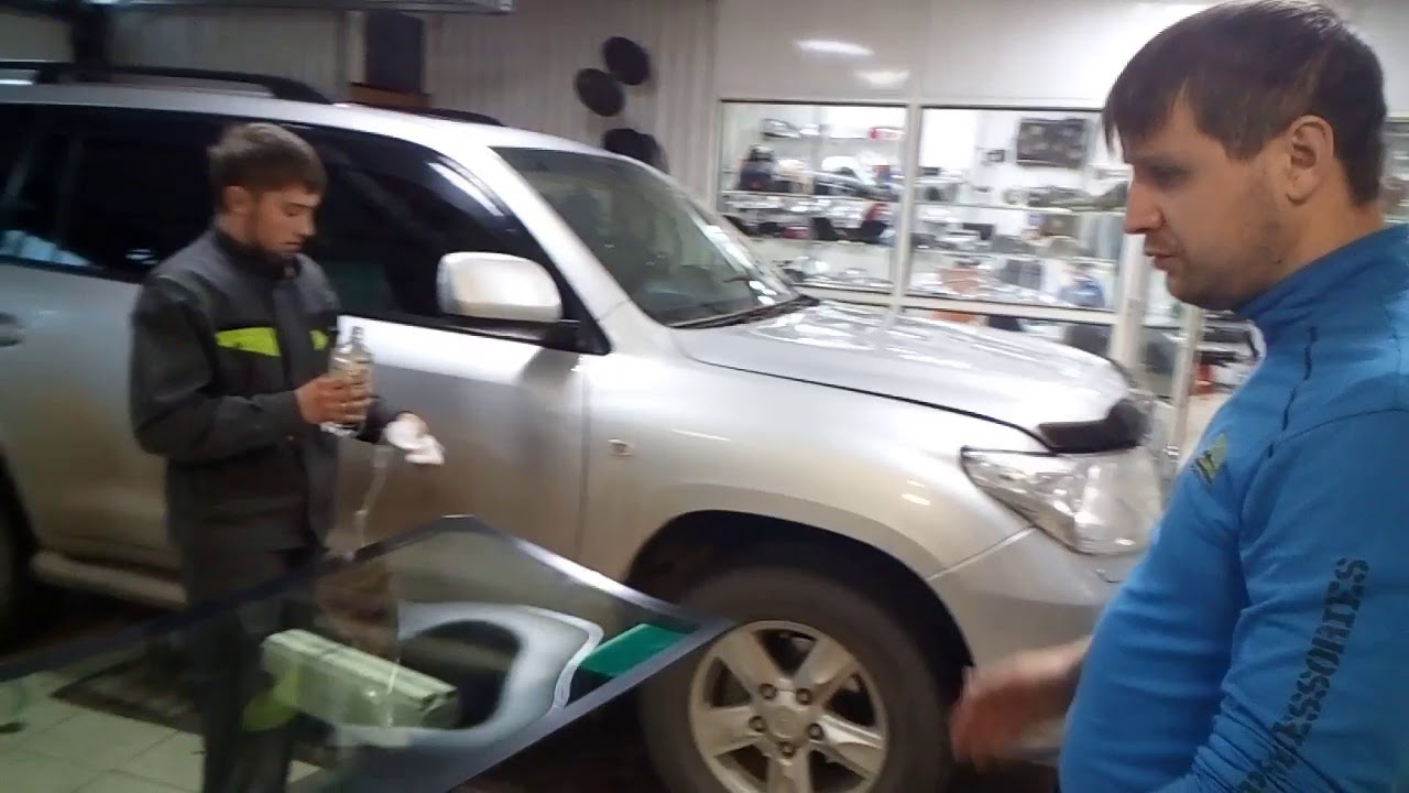Как поменять оригинальное лобовое на Toyota Land Cruiser 200 и сэкономить 30000 т.р.