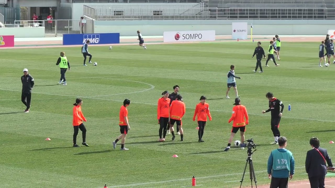 2026年2月22日。控え選手のアップ風景。AC長野パルセイロ・レディース＠浦和レッズレディース。