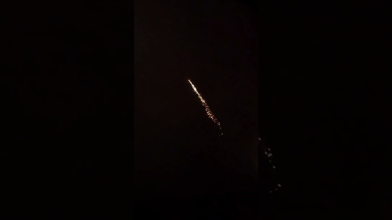 This is the craziest firework i've ever seen! (@.lookhao5)