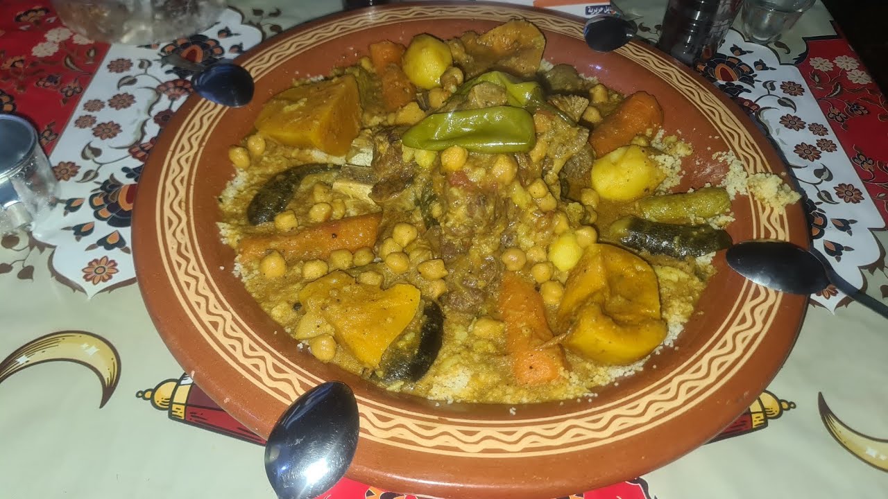 عواشركم مبروكه 🌙اليوم ونشارك معكم الكسكسو بالحمض الجمل🐪