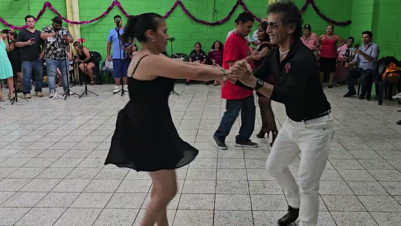 Cual de las dos parejas bailó mejor ? 