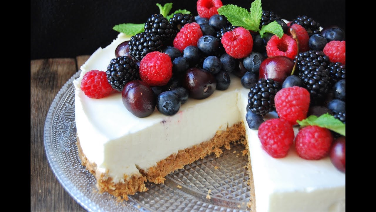 Tarta de yogur con frutos rojos sin horno