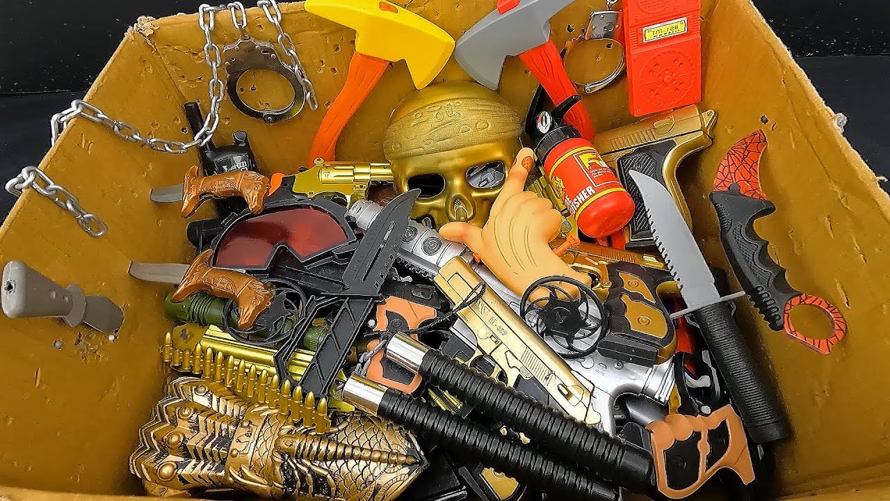 Skull Weapons From Grave - Golden Toy Guns - Chain / Handcuff / Karambit / BB guns