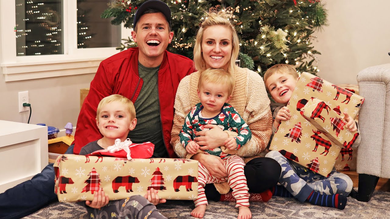 IT'S CHRISTMAS!! Sibling Gift Exchange!