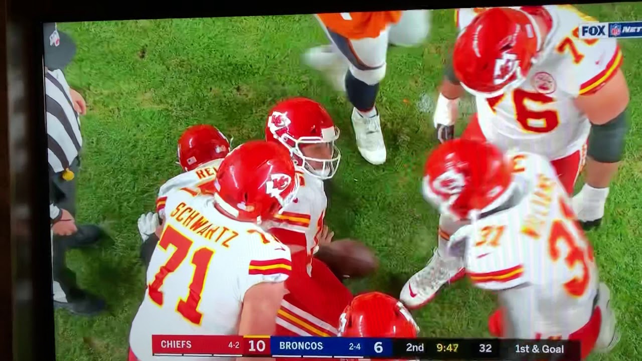 Patrick Mahomes Kansas City Chiefs Scary Knee Injury Vs Broncos