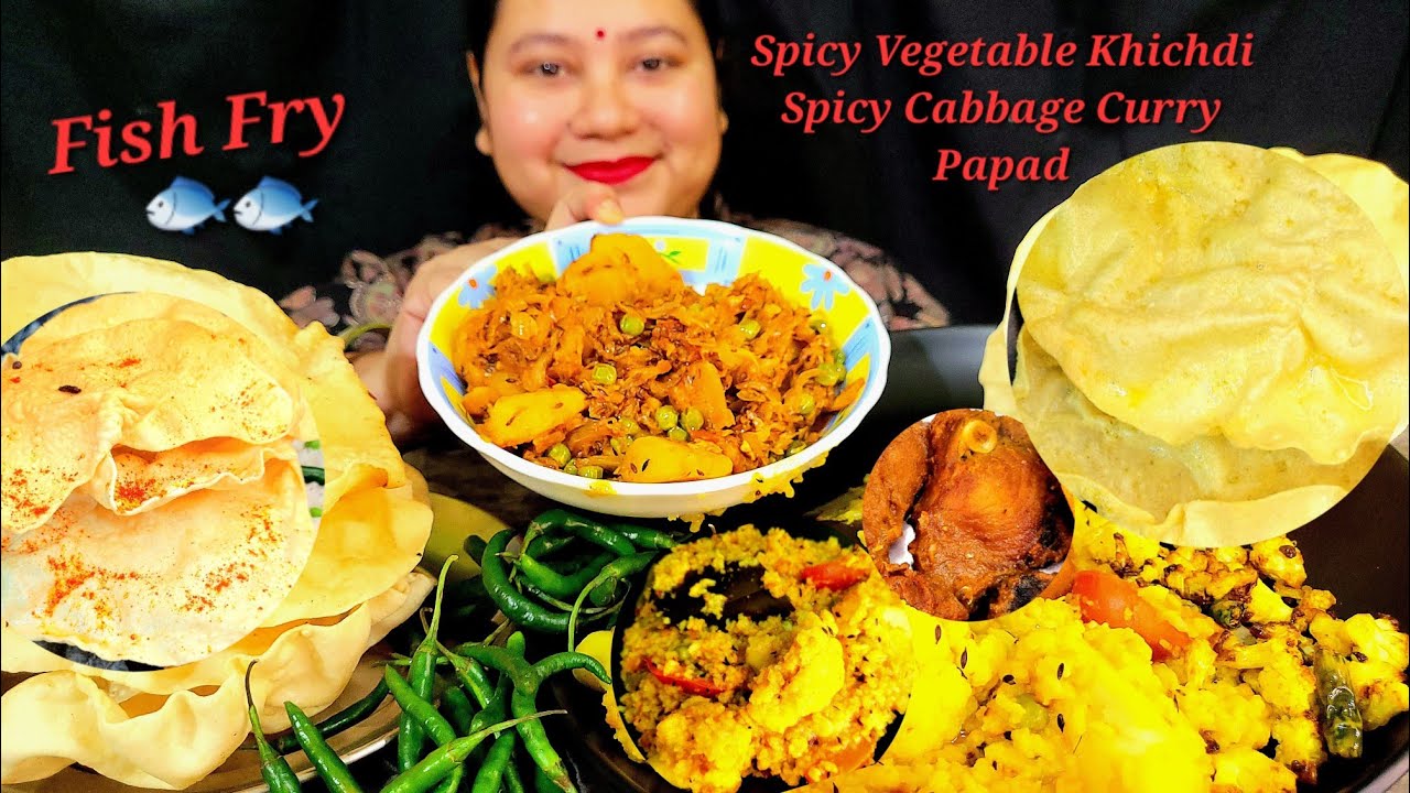 Asmr Eating Spicy Vegetable Khichdi With Spicy Cabbage Curry, Papad, Fish Fry|Green Chilli|Bigbites🔥