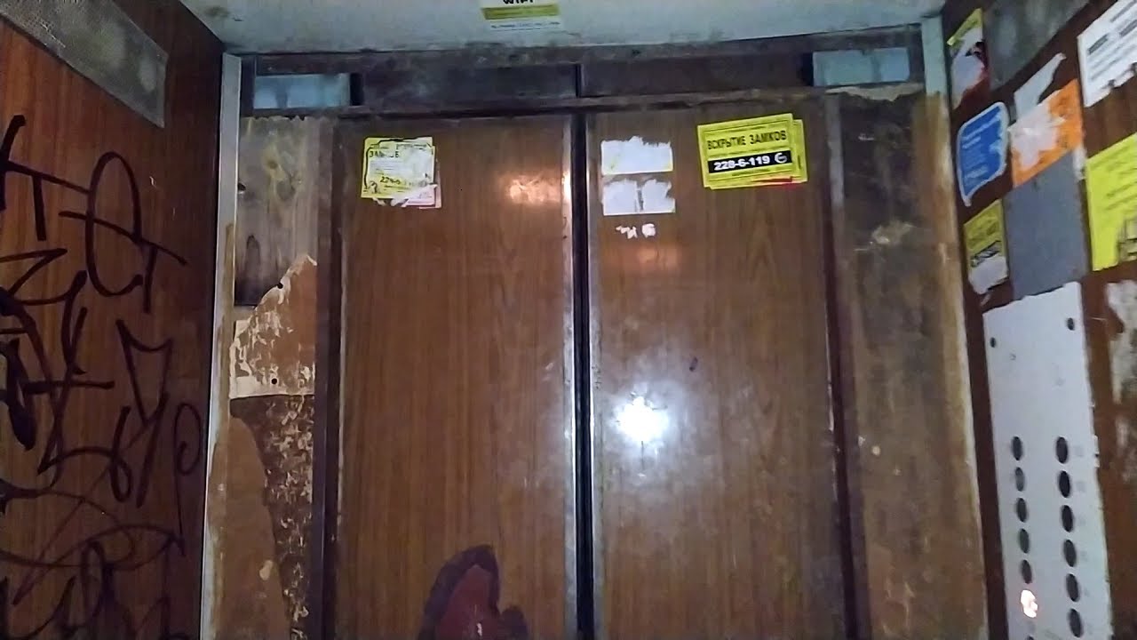 Horrible elevators! Лифты (Строммашина-1973 г.в); V=0,65-1 м/с; г/п 350/500 кг (Дундича 9; Воронеж)