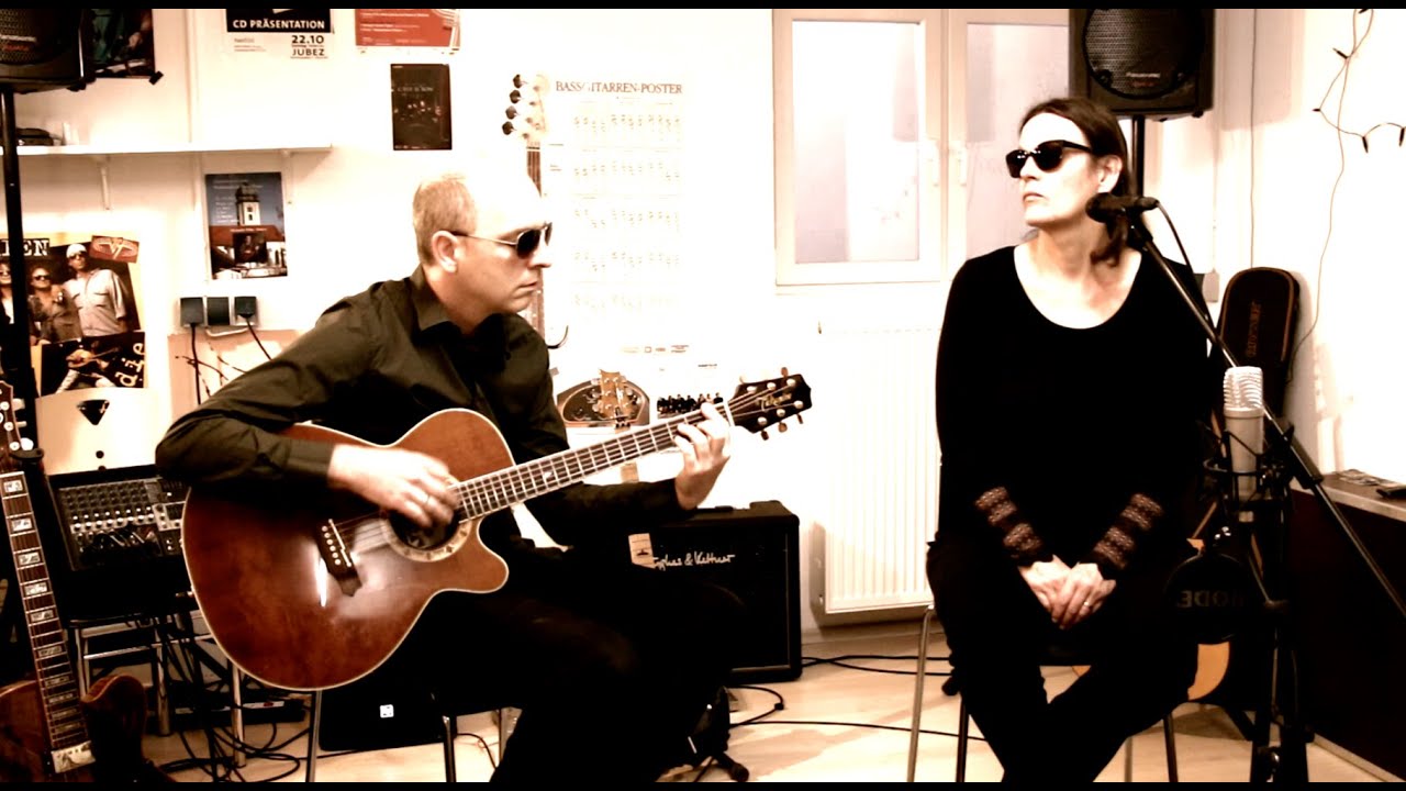 Lazy river (H Carmichael / S. Arodin) - TWOFOLD - live at home