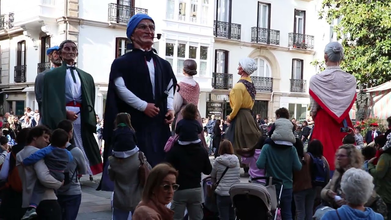 Baile de la Comparsa de Gigantes y Cabezudos de Vitoria - Gasteiz