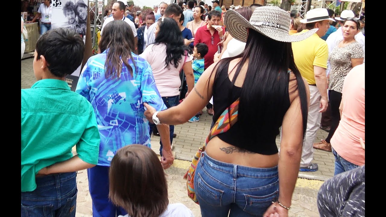 (1/2) 4K Walking around Medellin Colombia - Féria de Las Flores 2017 - Jardin Botanico