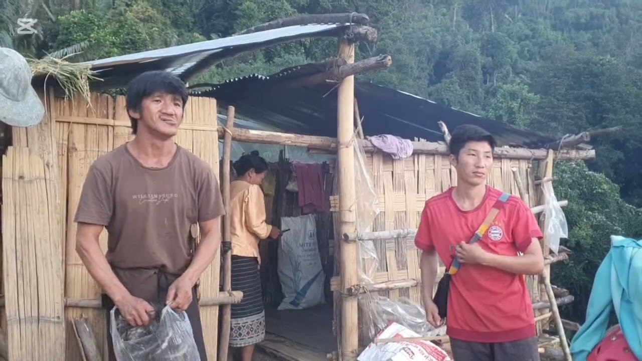 Tub tuam thiab kuv txiv lawv tu khoom nram teb npaj los tsev