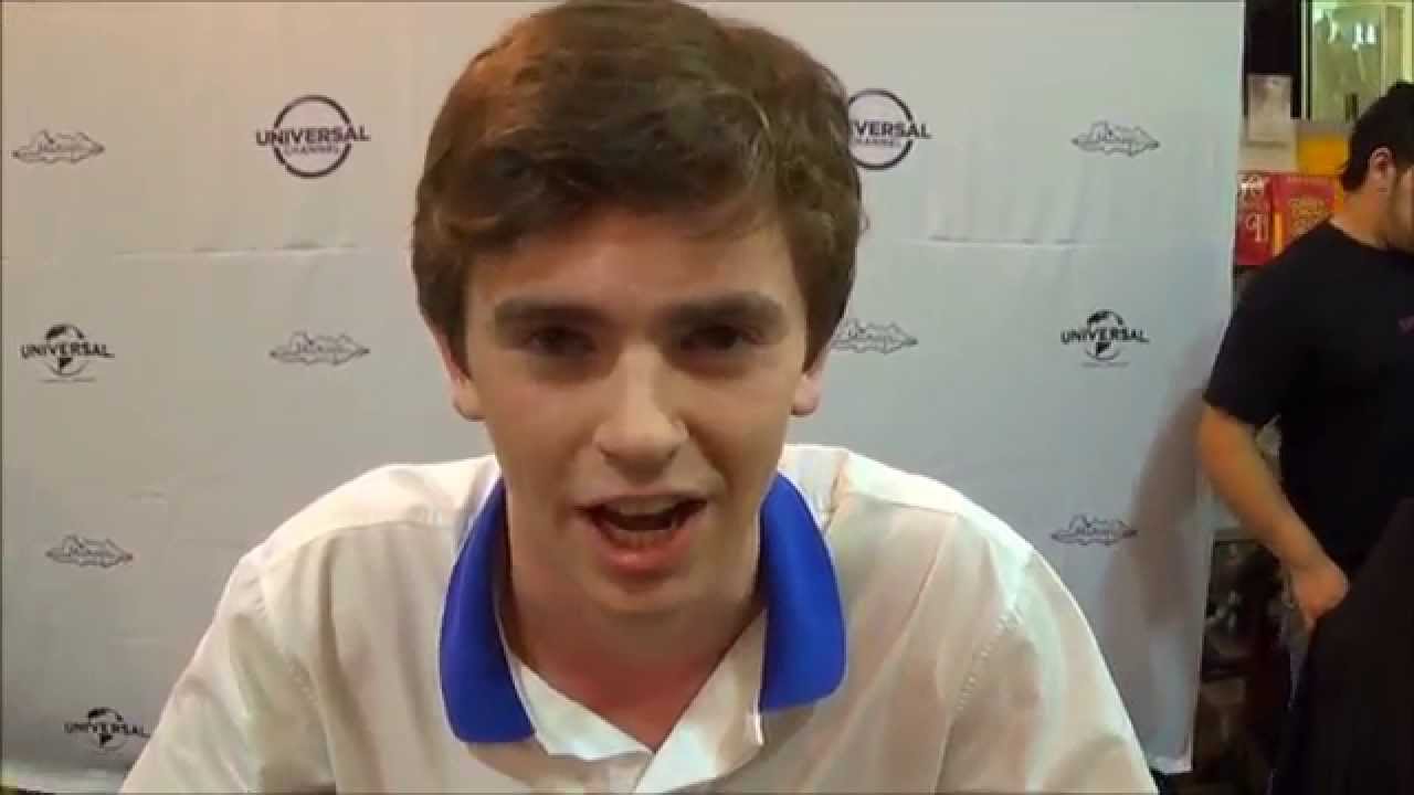 FREDDIE HIGHMORE -  BATES MOTEL  - FIRMA DE AUTOGRAFOS  -  MEXICO