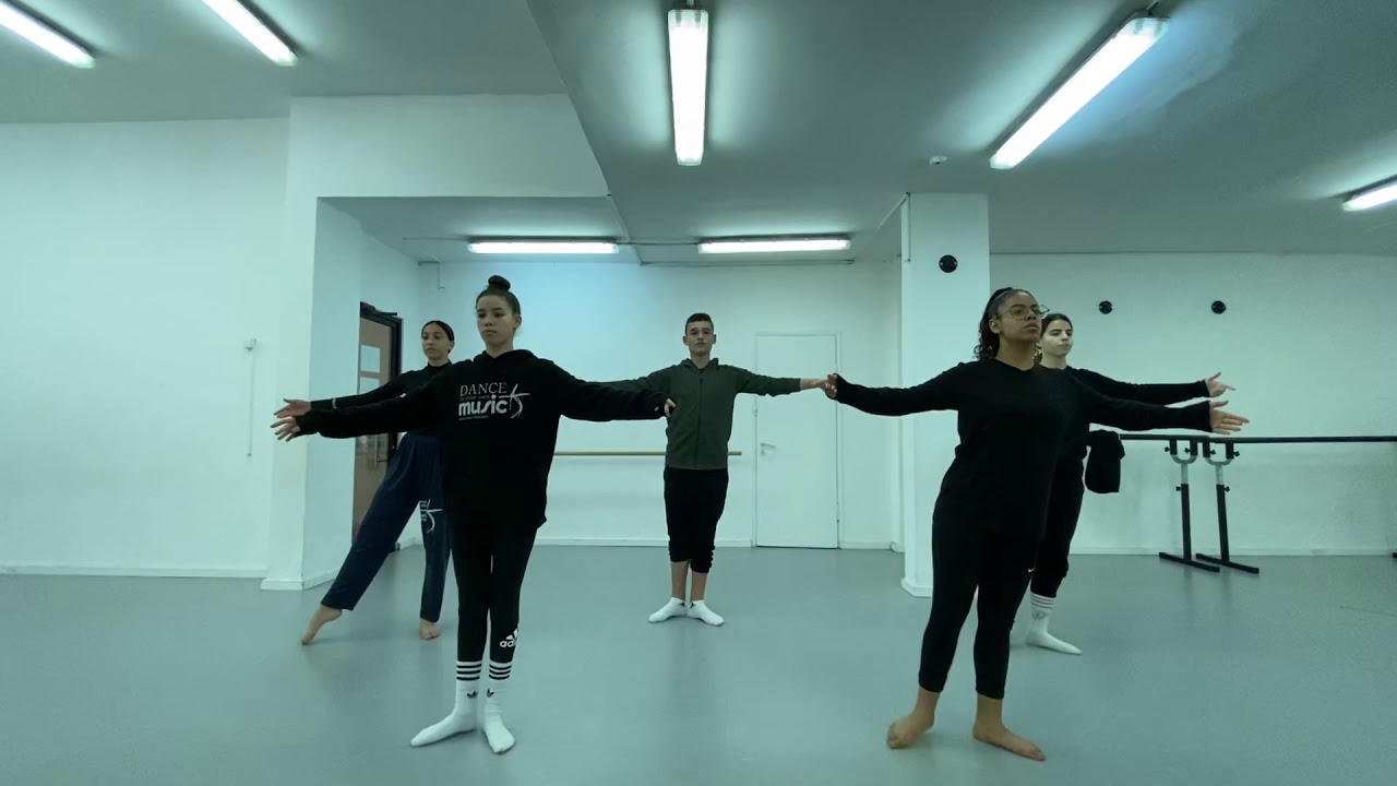 חימום בעמידה - מתוך שיעור ג׳אז עם קארין ארביב