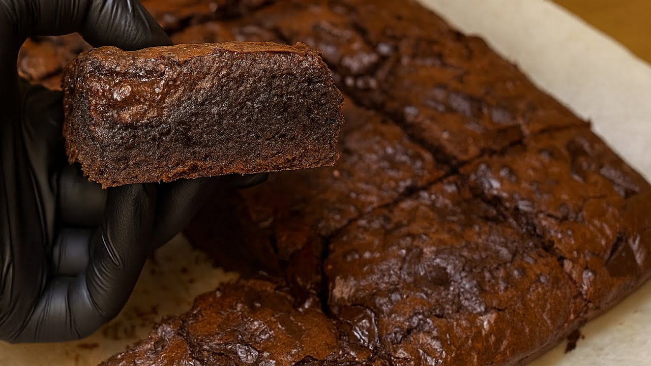 Fudgy Chocolate Brownies ! | Super Chewy & Rich 