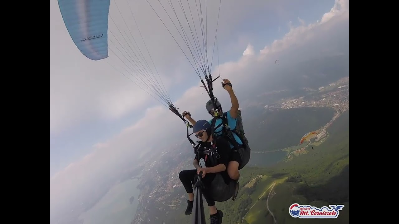 Davide in volo in parapendio tandem al Cornizzolo 02/07/2023