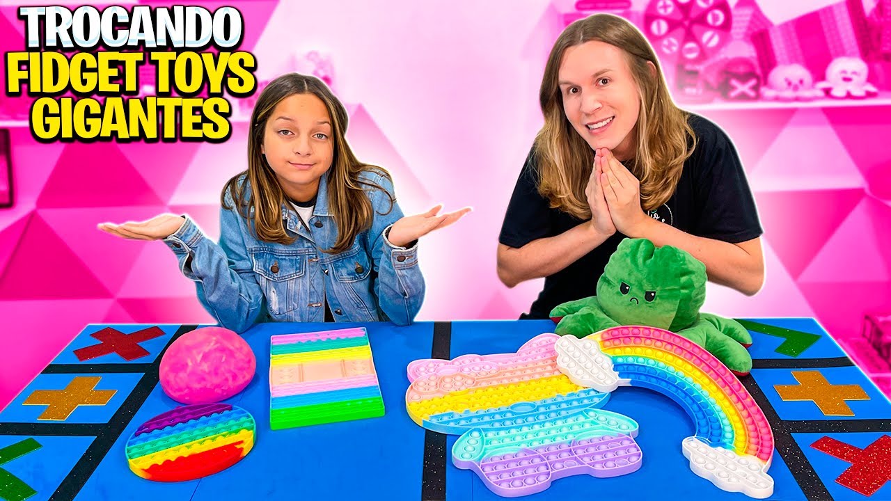 TROCAS DE FIDGET TOYS GIGANTES COM TABULEIRO GIGANTE I TIO LUCAS E LAILA