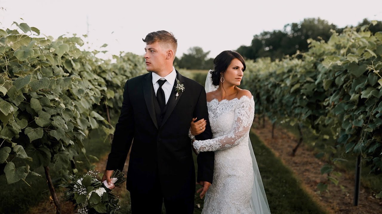 Gorgeous couple married at Tycoga Winery | Iowa Wedding Video