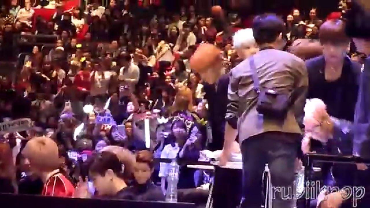 [FANCAM+REACTION] 151202 MAMA IN HK - GOT7, BTS, RED VELVET, EXO ON GUEST AREA DURING BREAKS