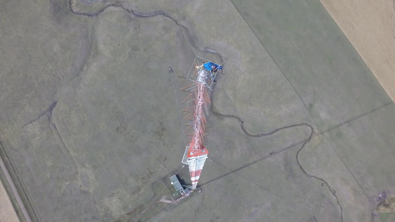 Trabalho em Altura - Troca de lâmpada em torre de 450 metros usando cinto e talabarte como proteção