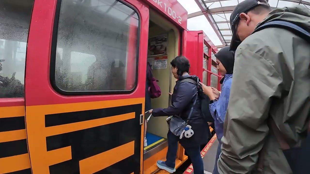 Taking the Arashiyama Sightseeing Train (1/2)日本嵐山の小火车で観光