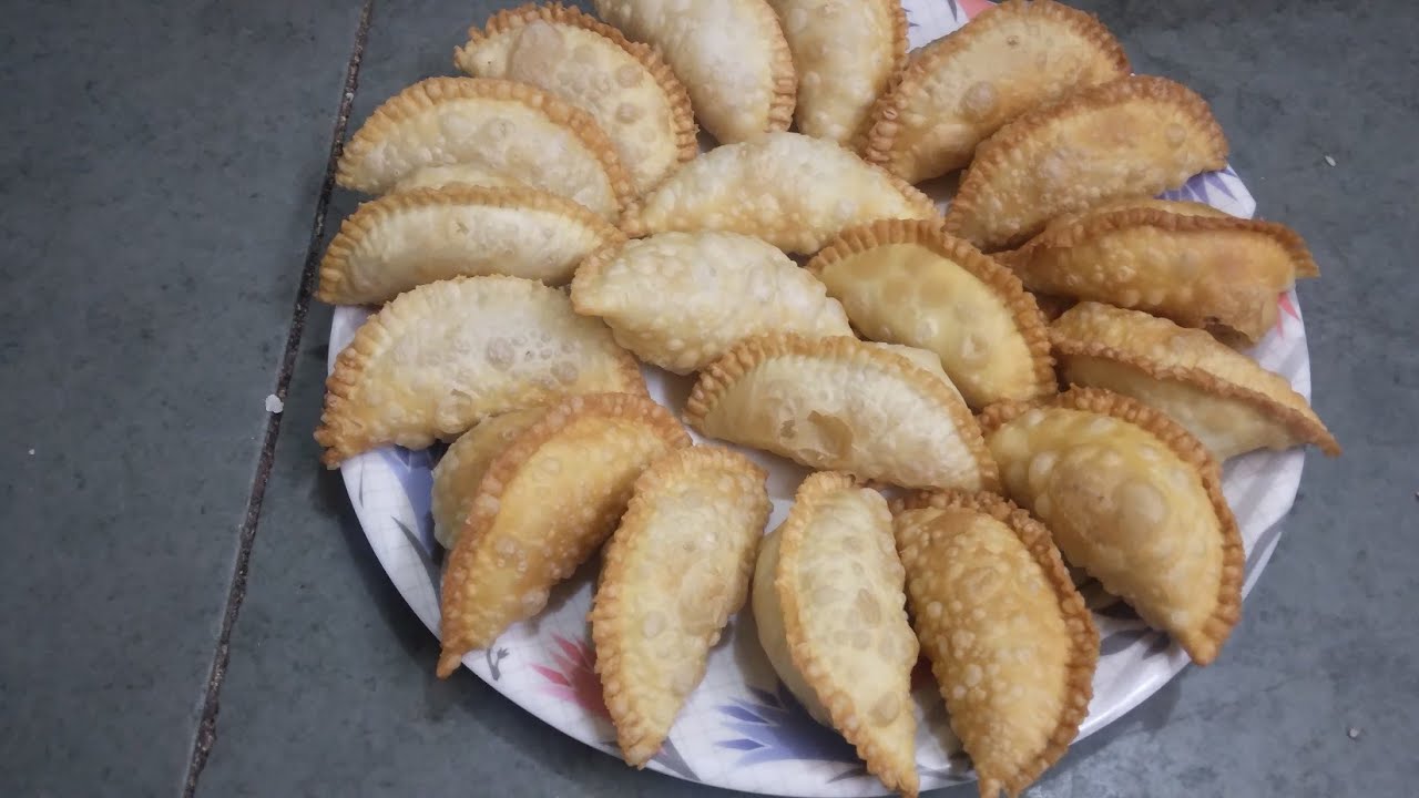 # होली स्पेशल गुजिया रेसिपी# गुजिया बनाने की सबसे आसन विधि#Home made gujiya recipe 