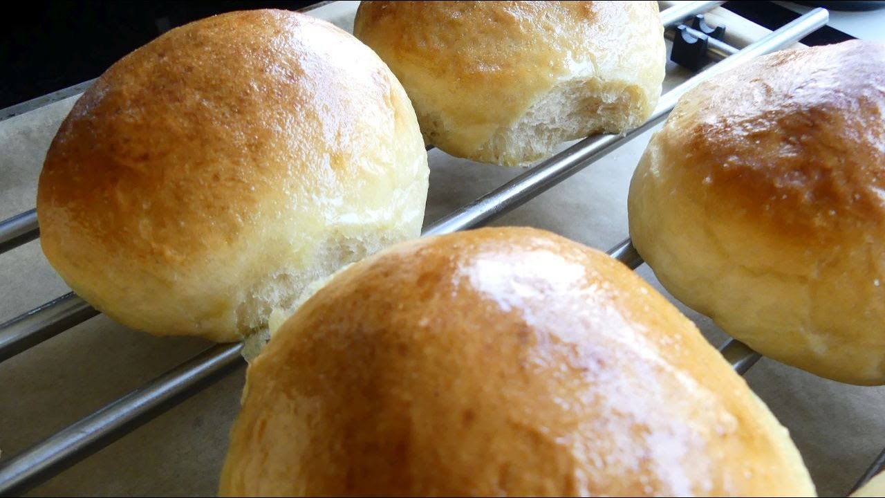 Domowe bułki maślane (Zachte witte bolletjes )