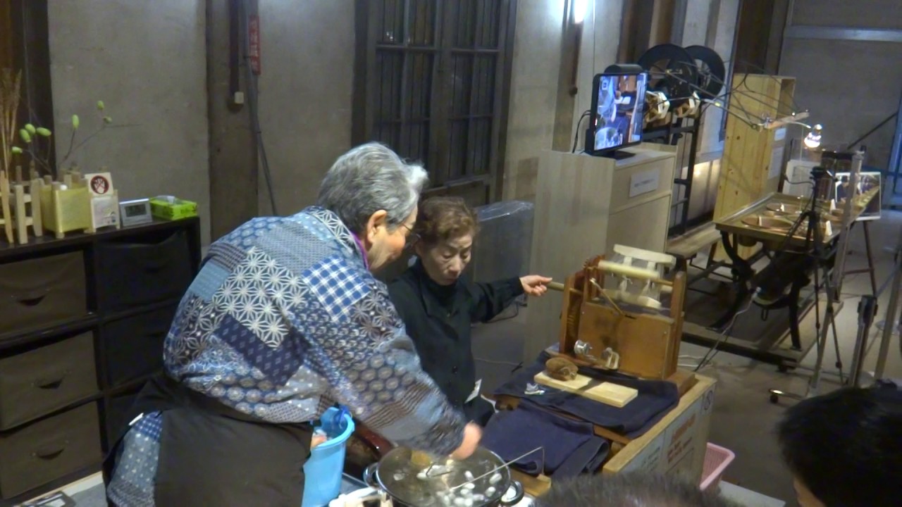 上州座繰器・揚返器（富岡製糸場　展示）