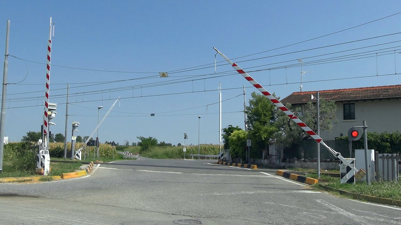 Verolanuova (I) Passaggio a Livello // Level crossing //