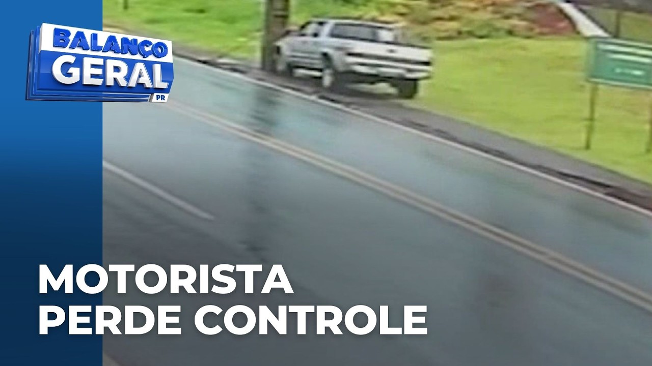 Motorista perde controle e bate caminhonete contra poste na Carlos Strass