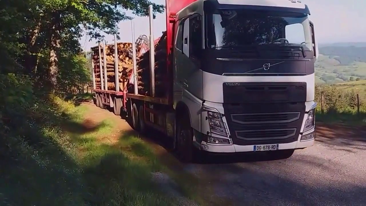 camion remorque grumier au millieu d'un rallye 4x4 !!!