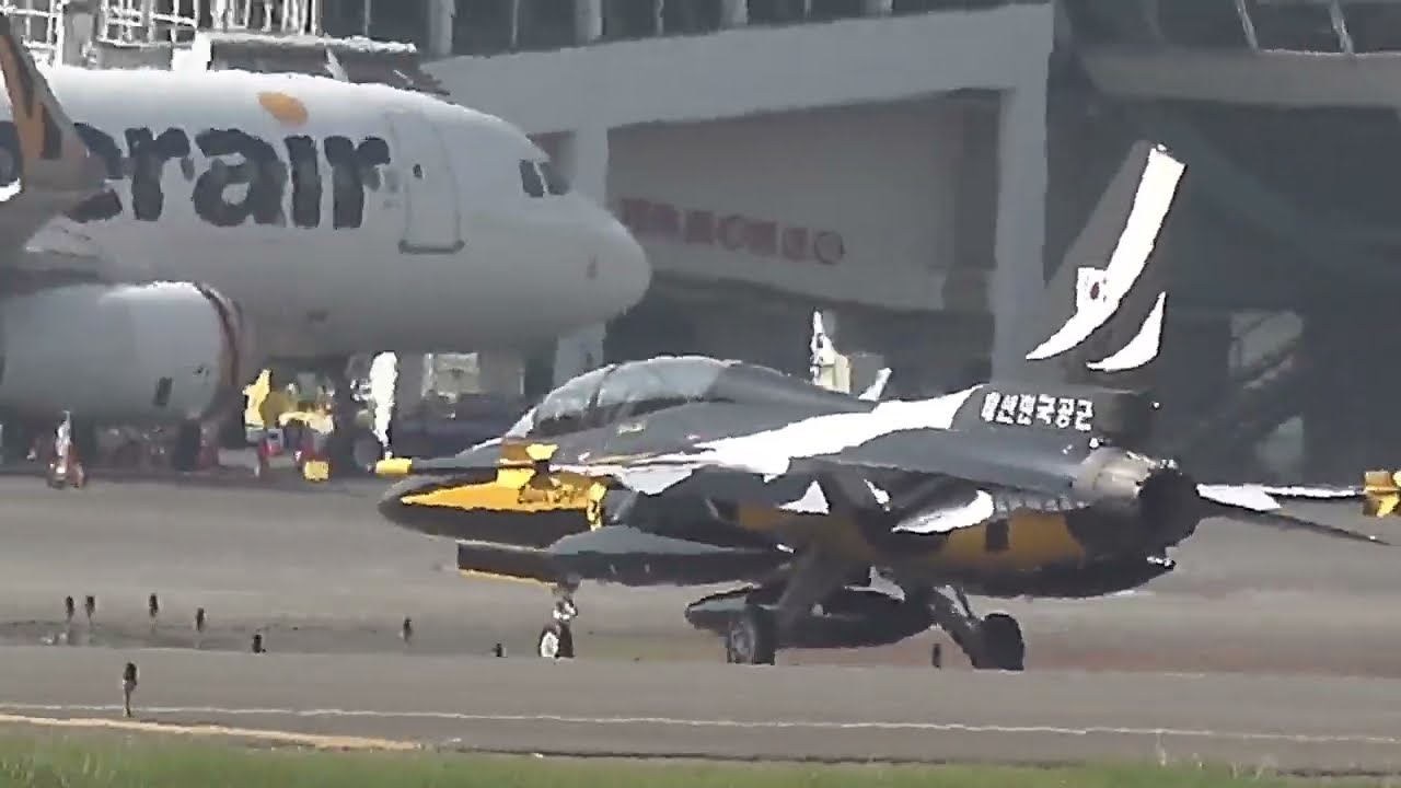 2023 韓國黑鷹降落台灣全紀錄대한민국 공군ROKAF 'Black Eagles' acrobatic team makes refueling stop at Kaohsiung.韩国军机来台