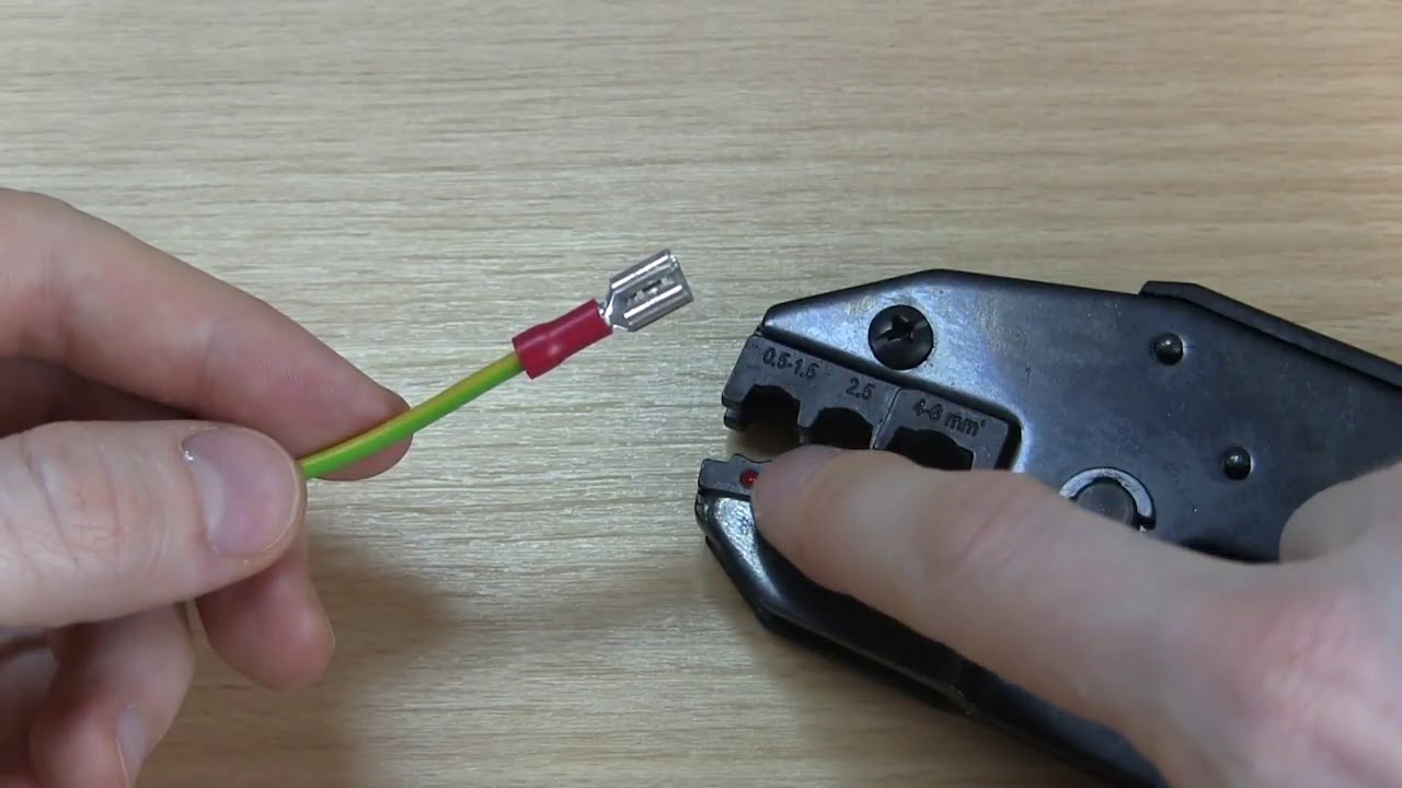 Kabelschuh crimpen mit Crimpzange