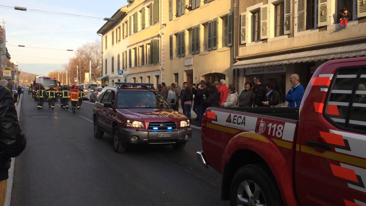 Cortège dans la Grand Rue de Rolle du SDIS Etraz Région