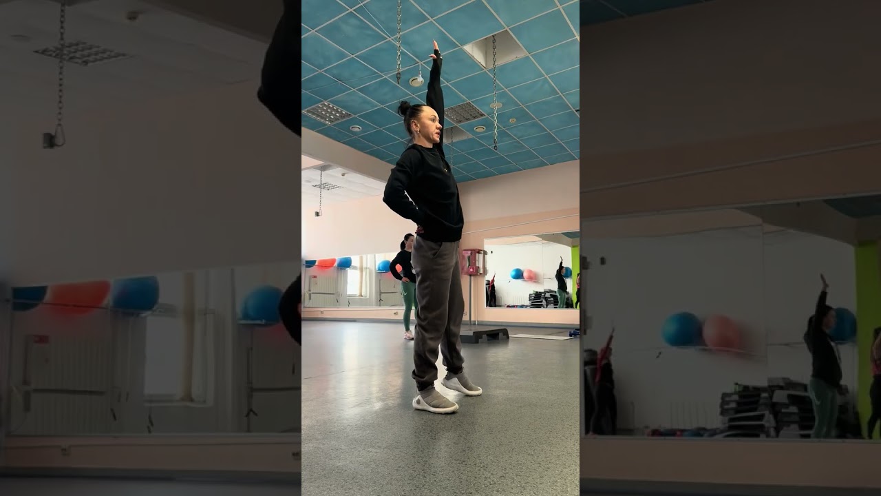Силове тренування на ноги та сідниці. Гантелі по 4 кг. Повне групове тренування 