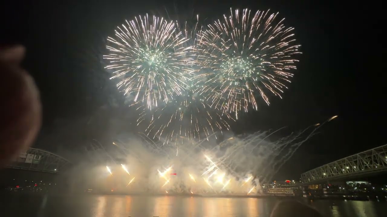 2023 WEBN Fireworks From The Serpentine Wall